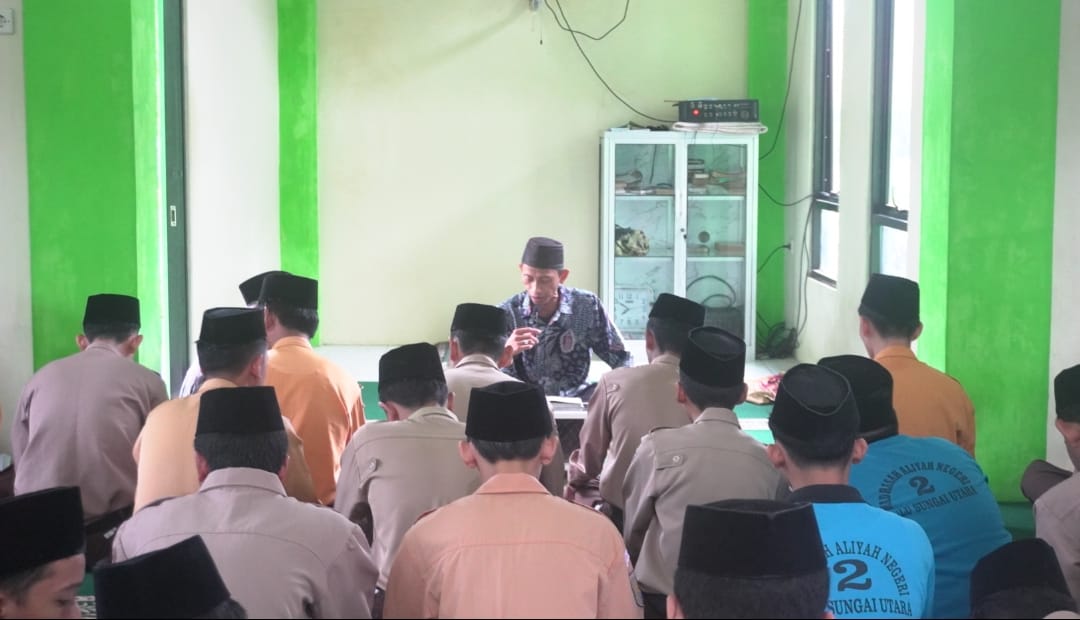 Perkuat Iman dan Karakter, MAN 2 HSU Laksanakan Jum’at Taqwa dengan Pembacaan Surah Al-Kahf dan Sholat Dhuha